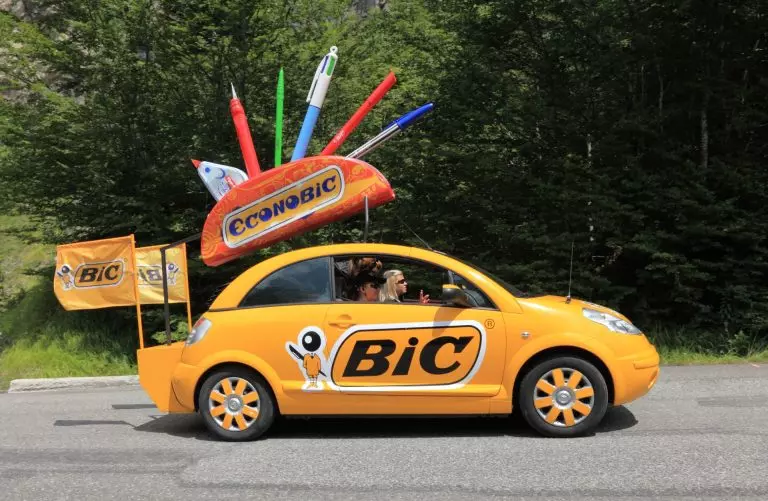 Beost,france-jul,15:bic,Car,During,The,Passing,Of,The,Advertising,Caravan